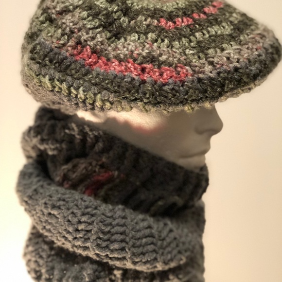 Winter Blossoms reversible crochet hat/scarf Set. - Picture 5 of 8